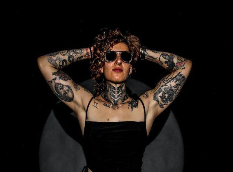 pecho tatuajes en los senos sencillos